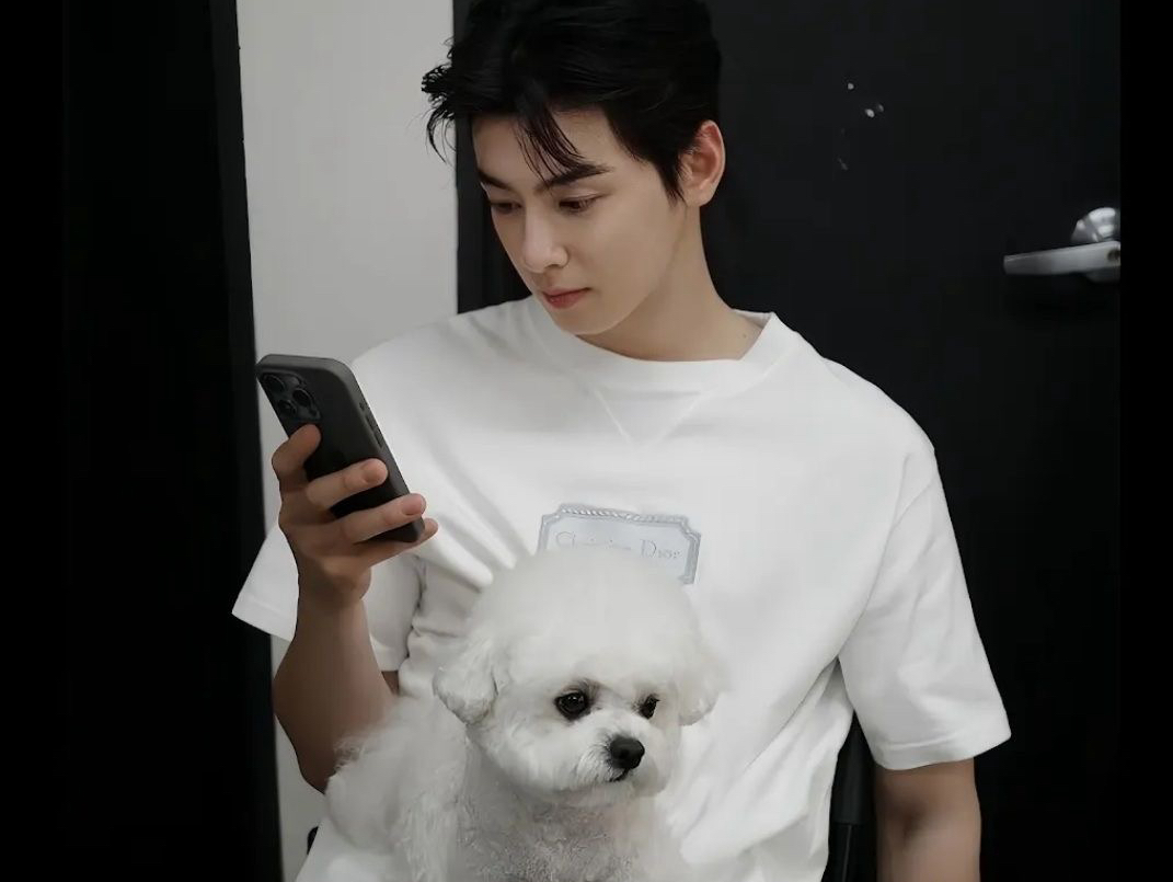 Recent activity shot of Cha Eunwoo