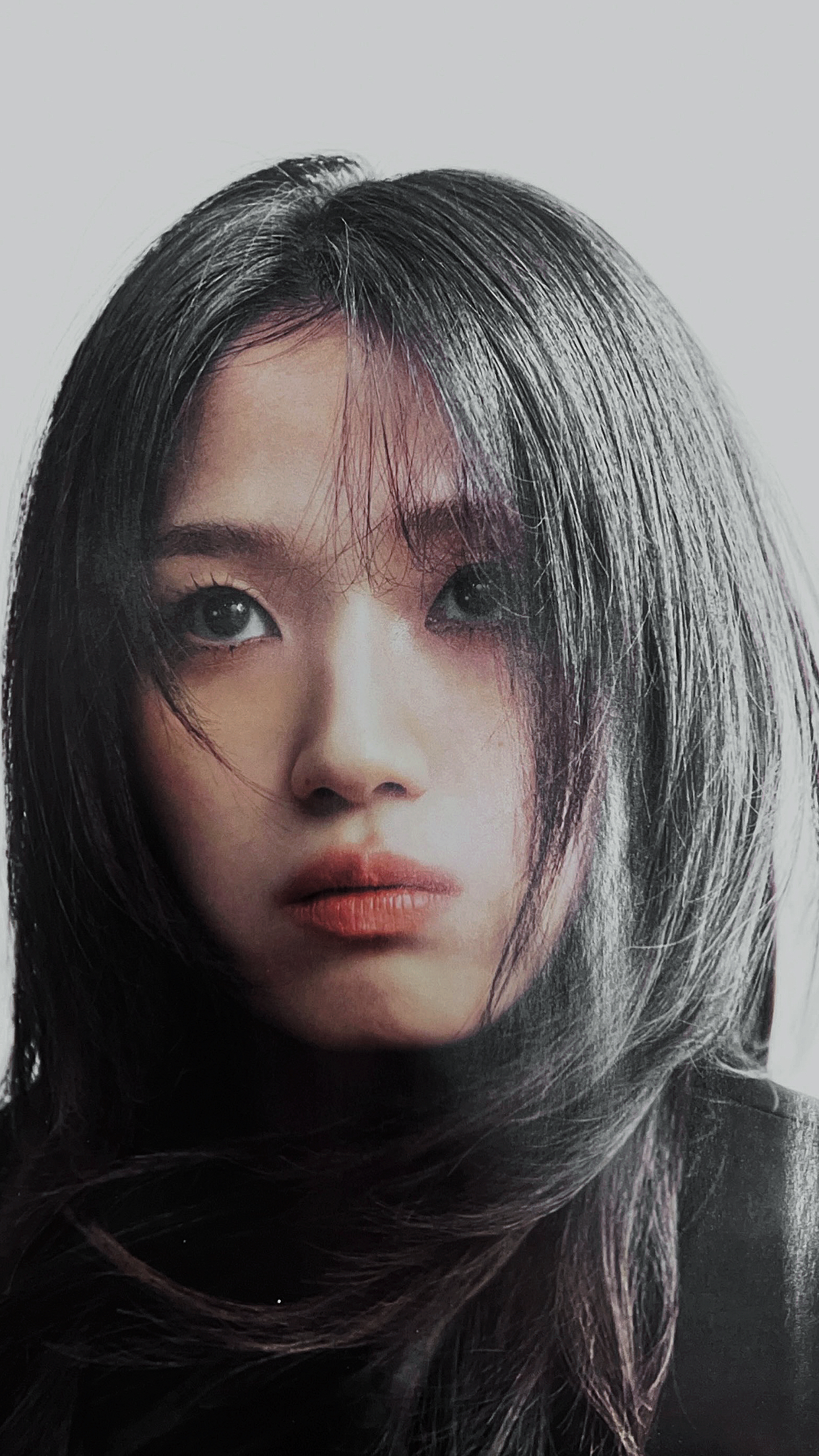 Behind-the-scenes cut of Kim Hyeyoon