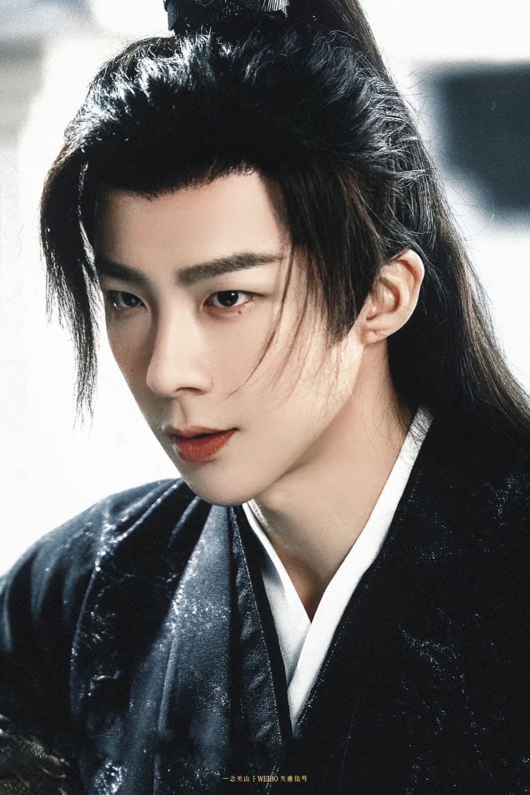 Behind-the-scenes cut of Board