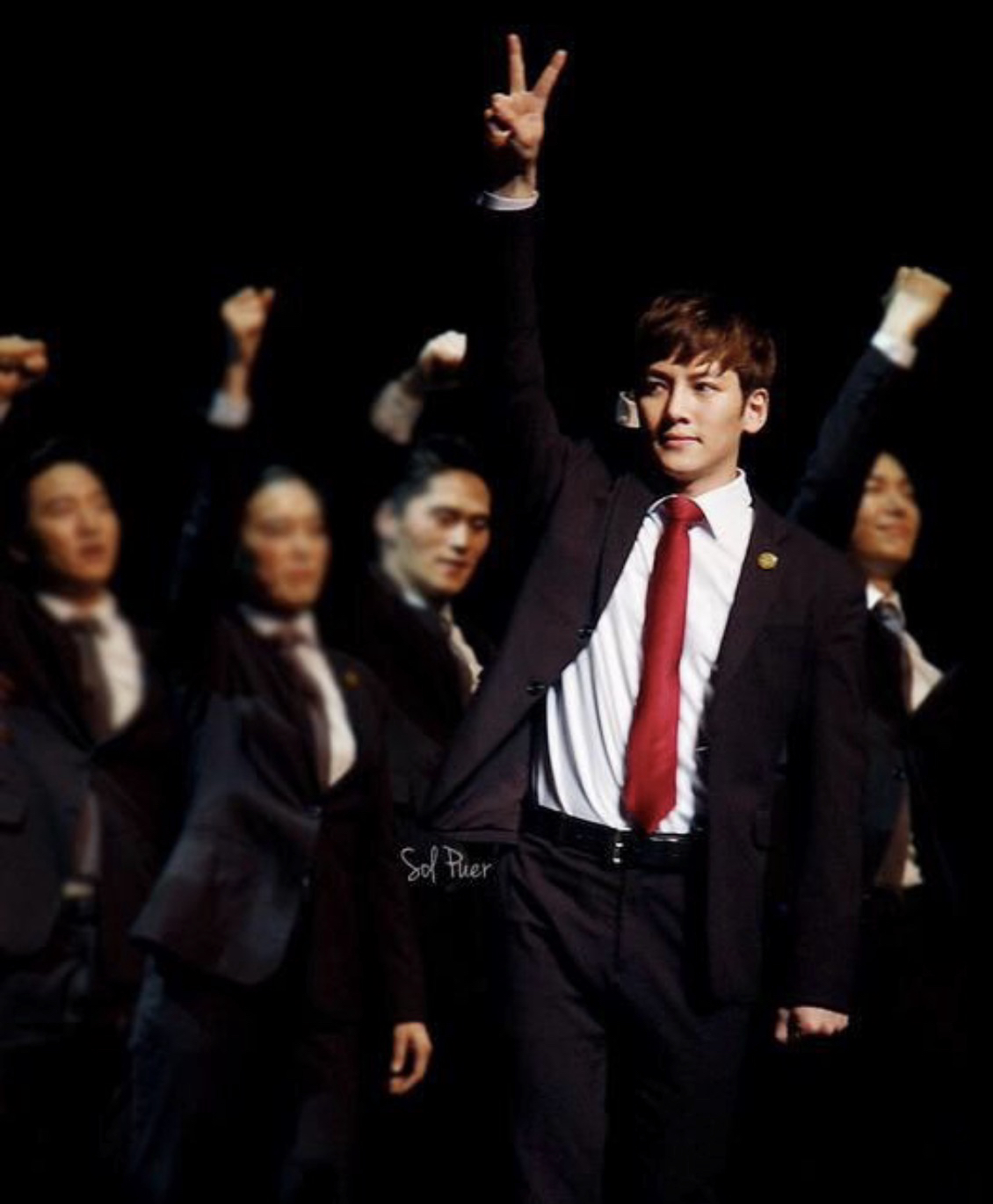 粉丝拍下的池昌旭瞬间