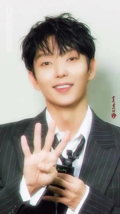Behind-the-scenes cut of Lee Joongi