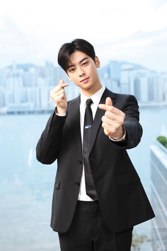 Latest photo of Cha Eunwoo