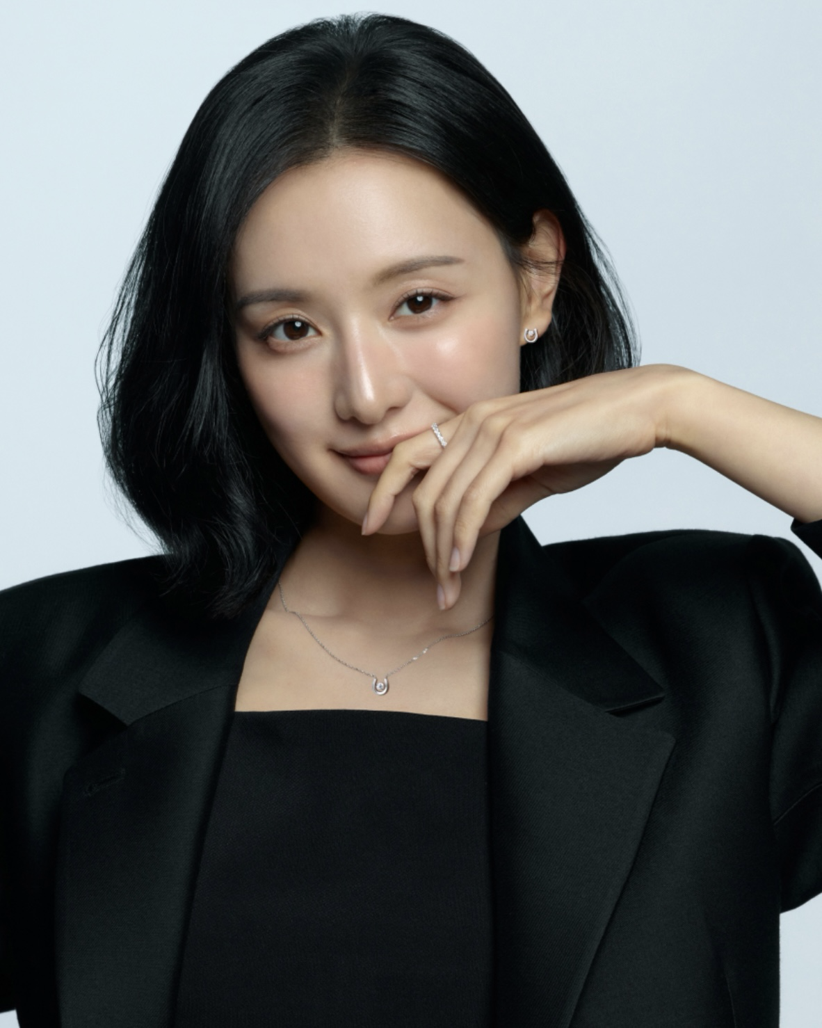 Behind-the-scenes cut of Kim Jiwon