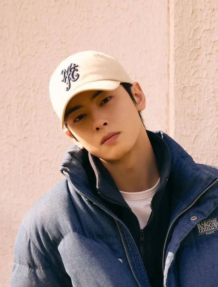 Recent activity shot of Cha Eunwoo