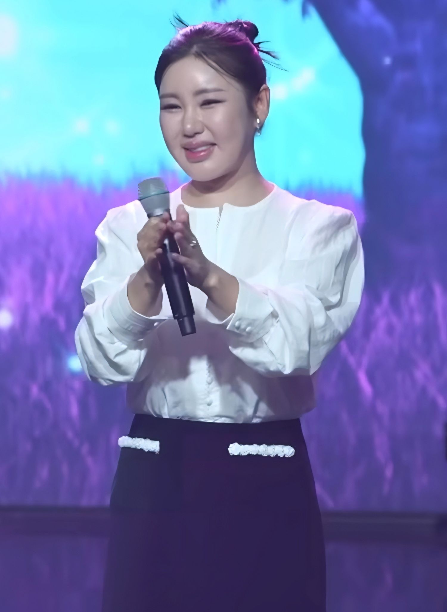 Behind-the-scenes cut of Song Gain