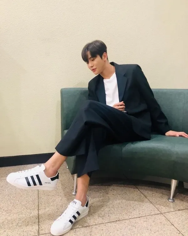Foto kegiatan terbaru dari Rowoon