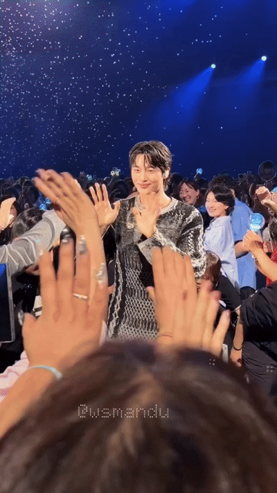 Behind-the-scenes cut of Byeon Wooseok