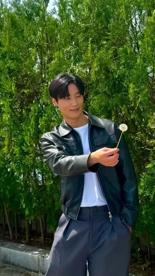 Emotional wallpaper shared by fans for Heo Namjun