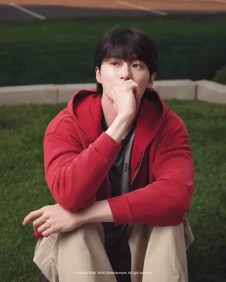 Behind-the-scenes cut of Byeon Wooseok