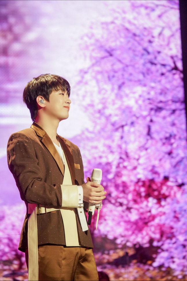 이찬원 최근 활동샷