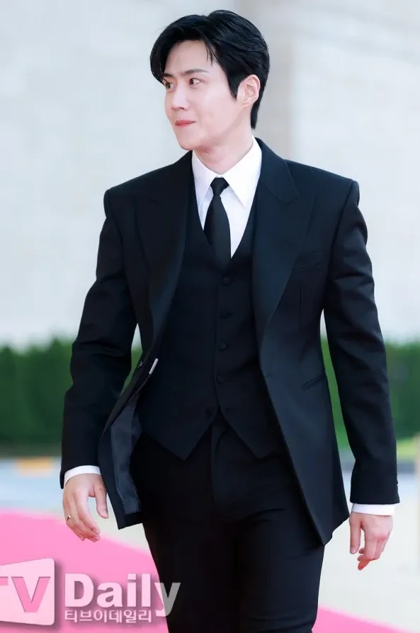 Behind-the-scenes cut of Kim Seonho