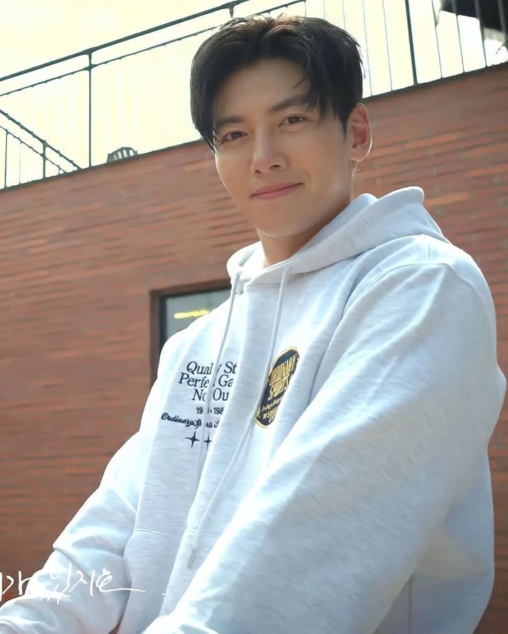 チ・チャンウクの最近の活動ショット