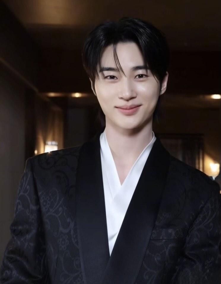 Recent activity shot of Byeon Wooseok