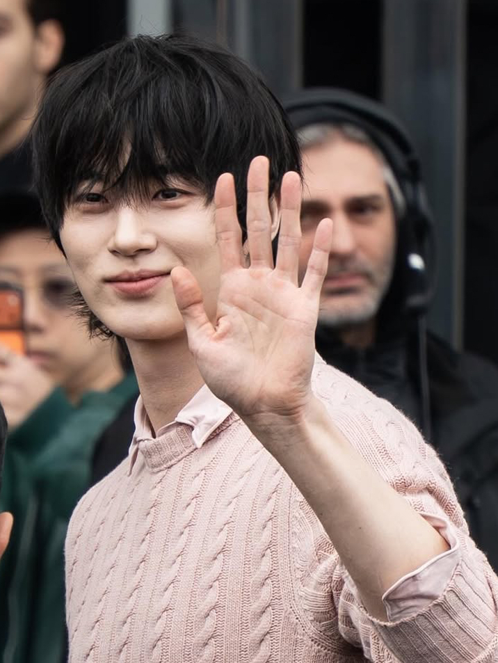 A moment captured by a fan of Byeon Wooseok