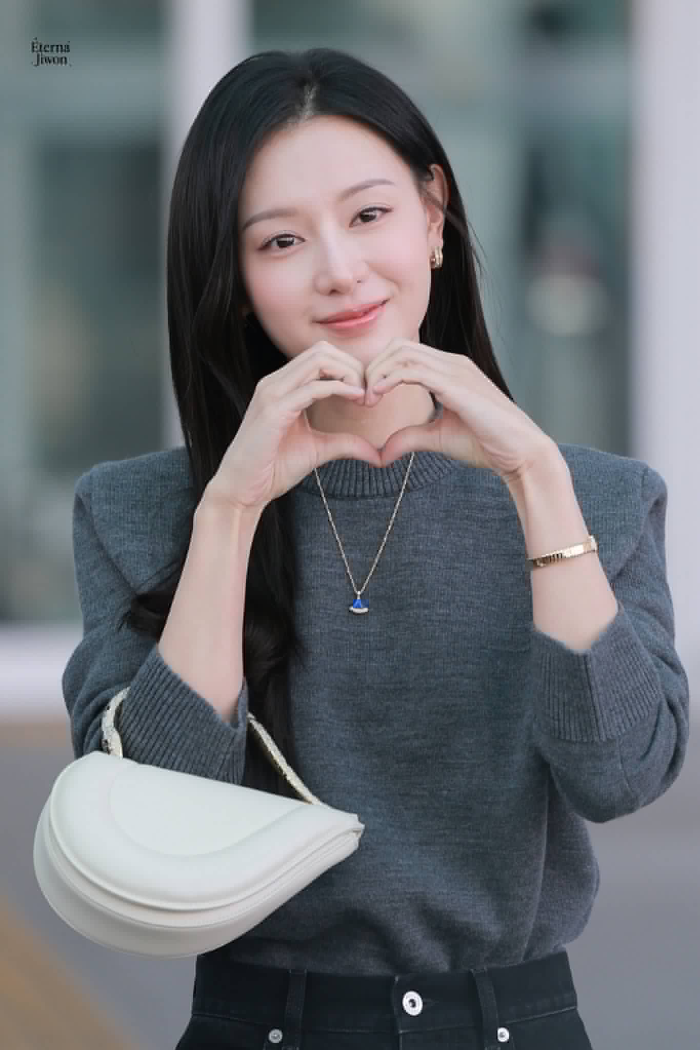 A moment captured by a fan of Kim Jiwon