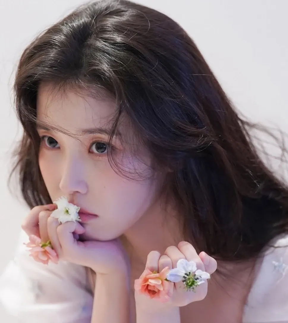 Foto kegiatan terbaru dari IU