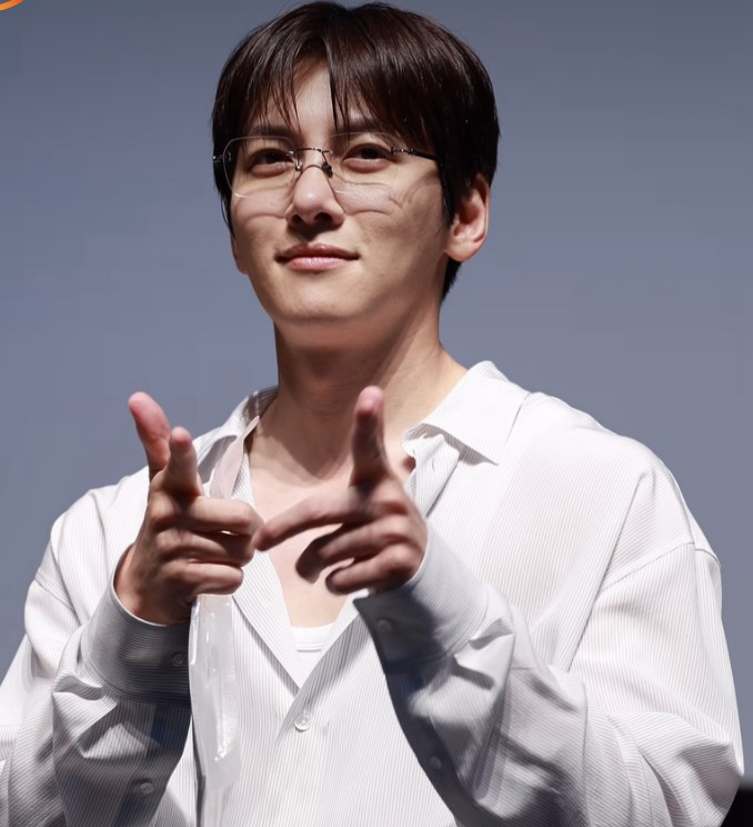 A moment captured by a fan of Ji Changwook