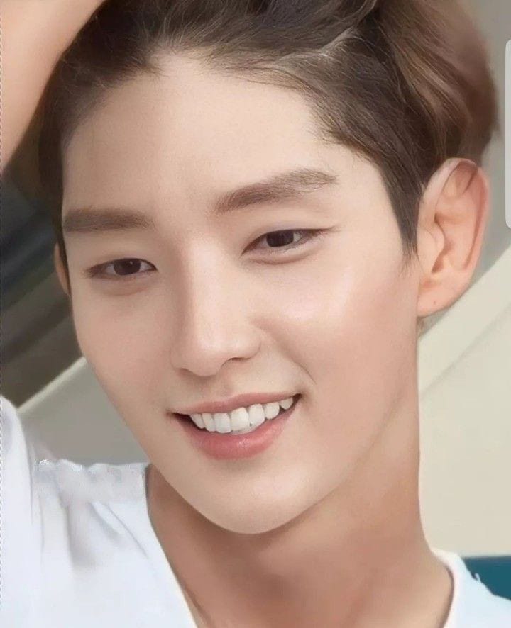 A moment captured by a fan of Lee Joongi