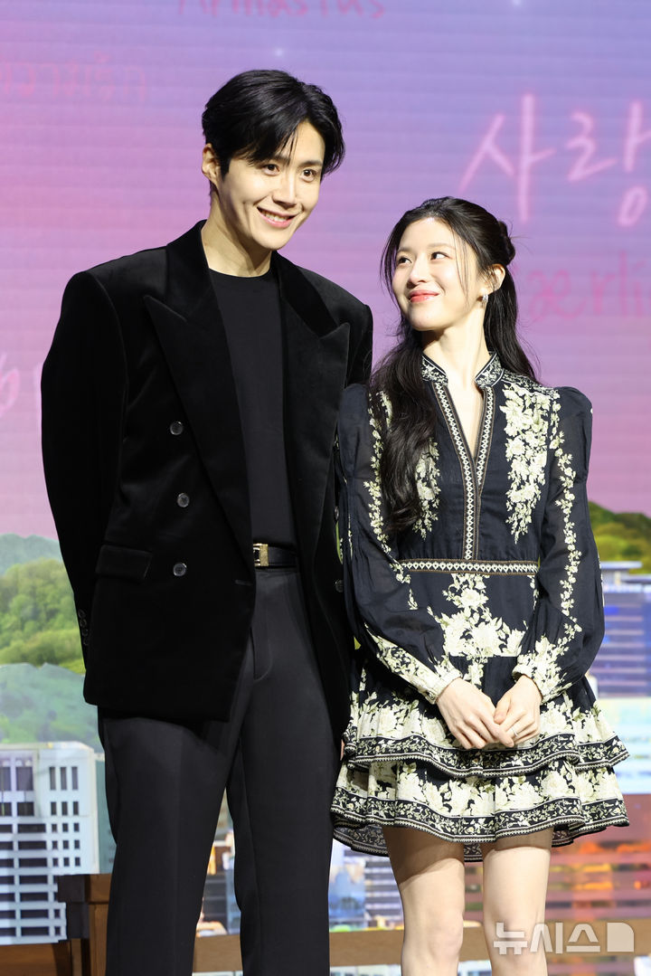 A moment captured by a fan of Kim Seonho