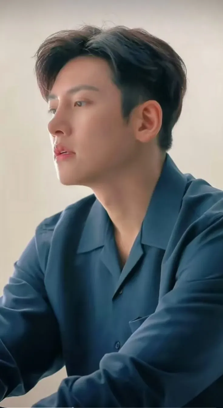 粉絲拍下的池昌旭瞬間