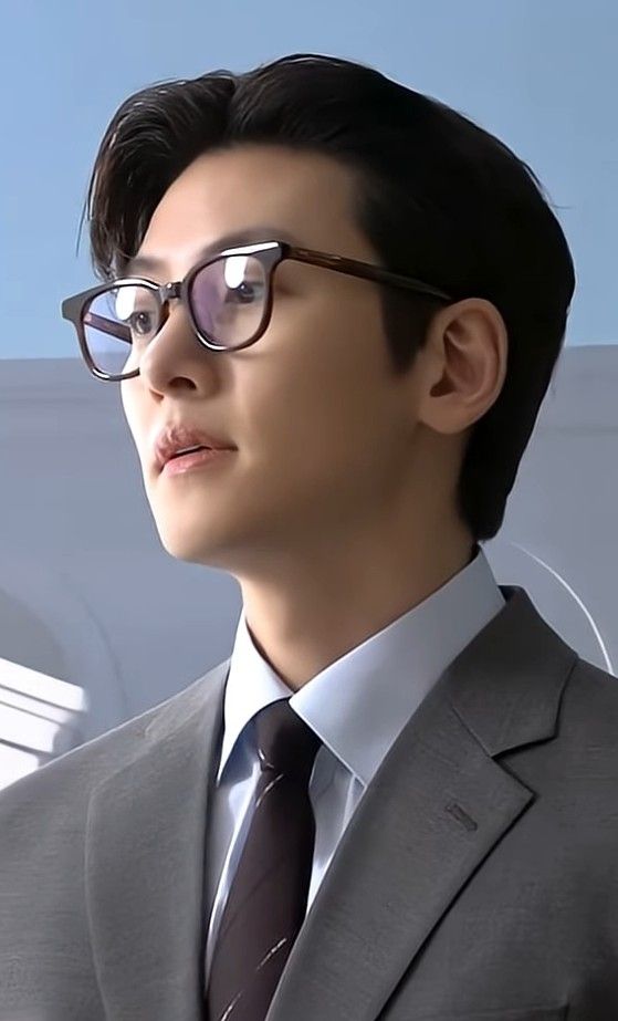 チ・チャンウクの最近の活動ショット