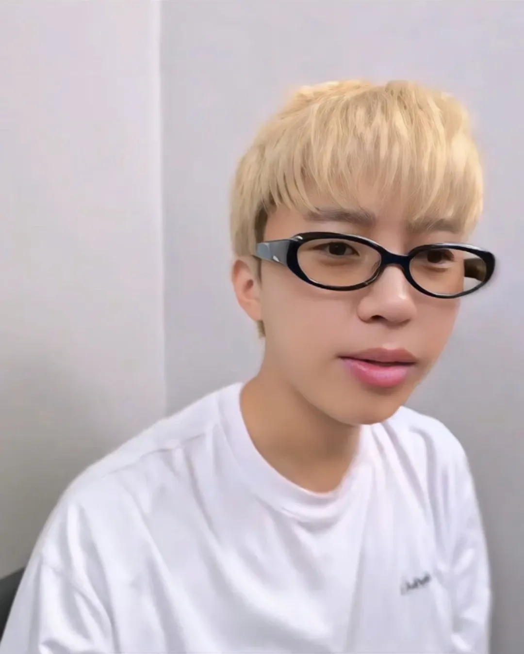 Behind-the-scenes cut of Lim Youngwoong