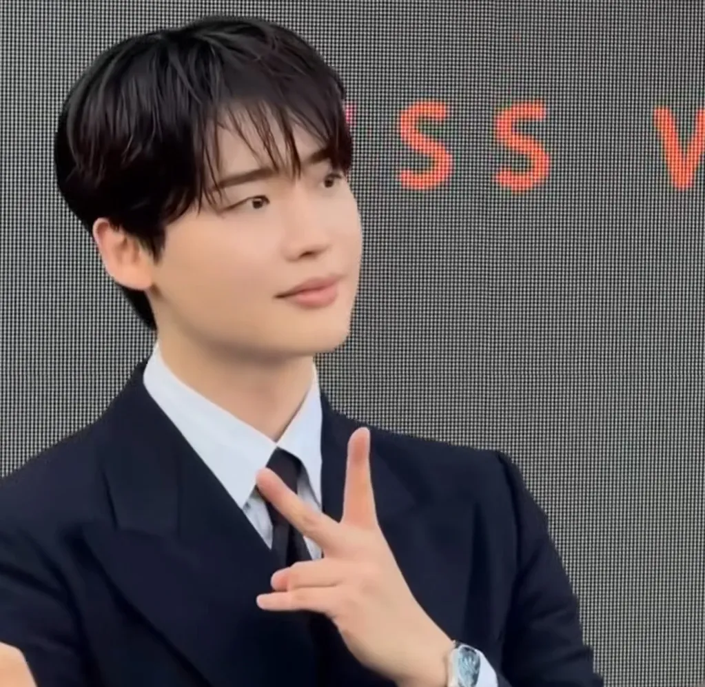 Latest photo of Lee Jongsuk