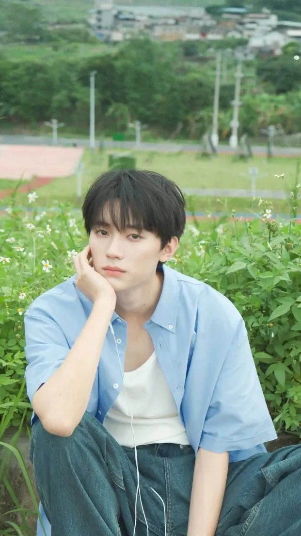 Zhou Yiran background image recommended by Choeaedol Celeb fandom