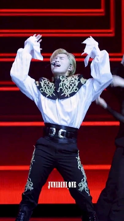 Emotional wallpaper shared by fans for Kim Heejae