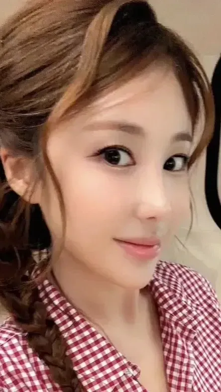 Foto kegiatan terbaru dari Kim Soyou
