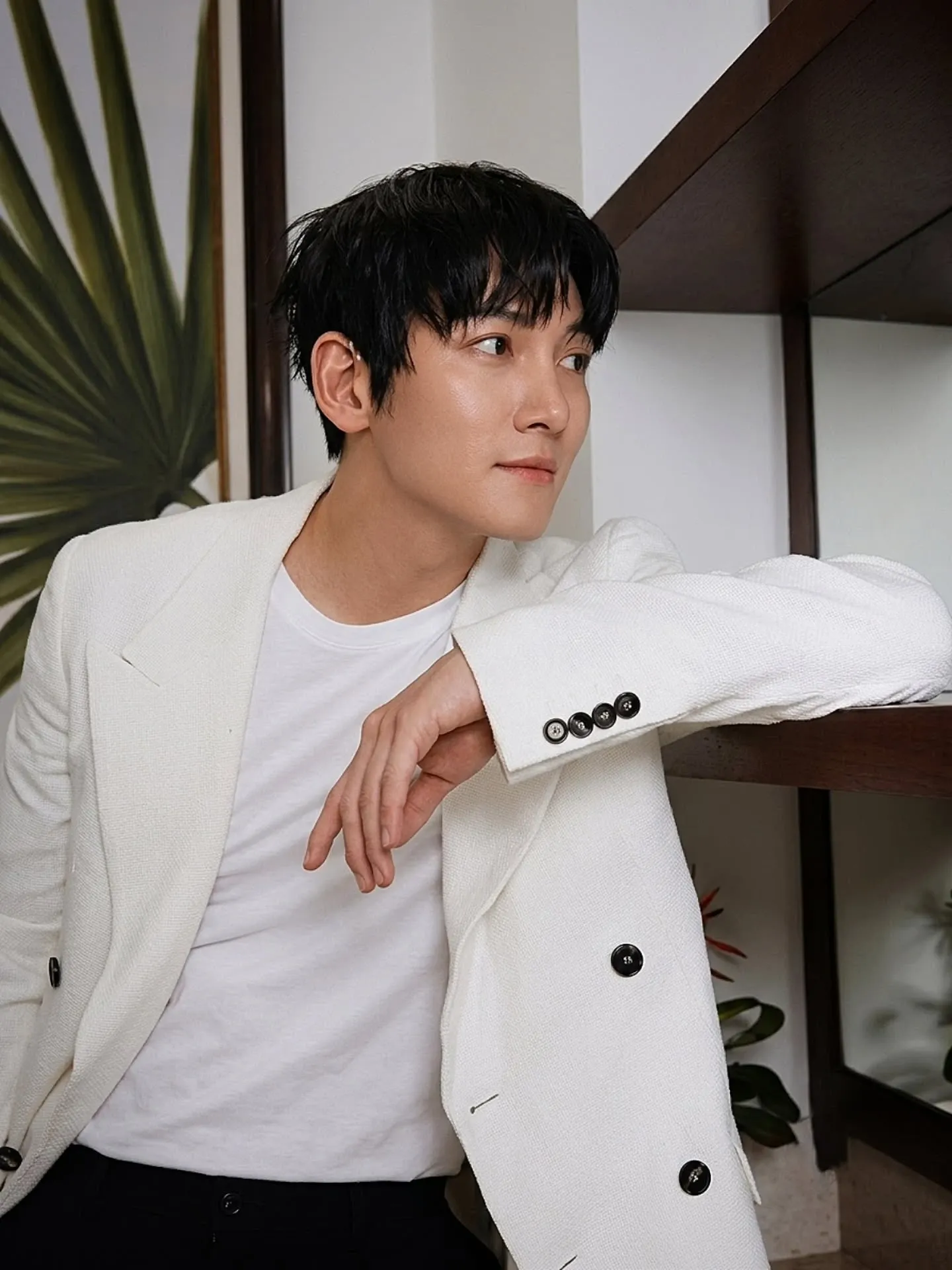 Behind-the-scenes cut of Ji Changwook