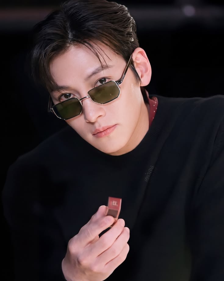 Behind-the-scenes cut of Ji Changwook