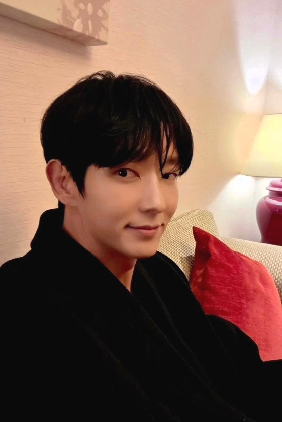Latest photo of Lee Joongi