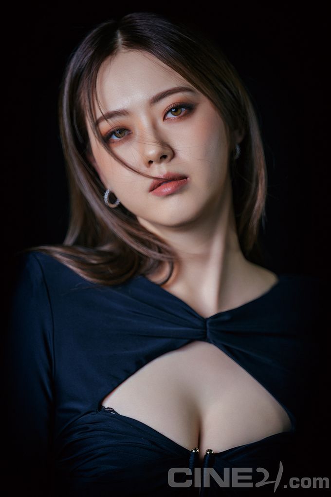 Behind-the-scenes cut of Go Ara