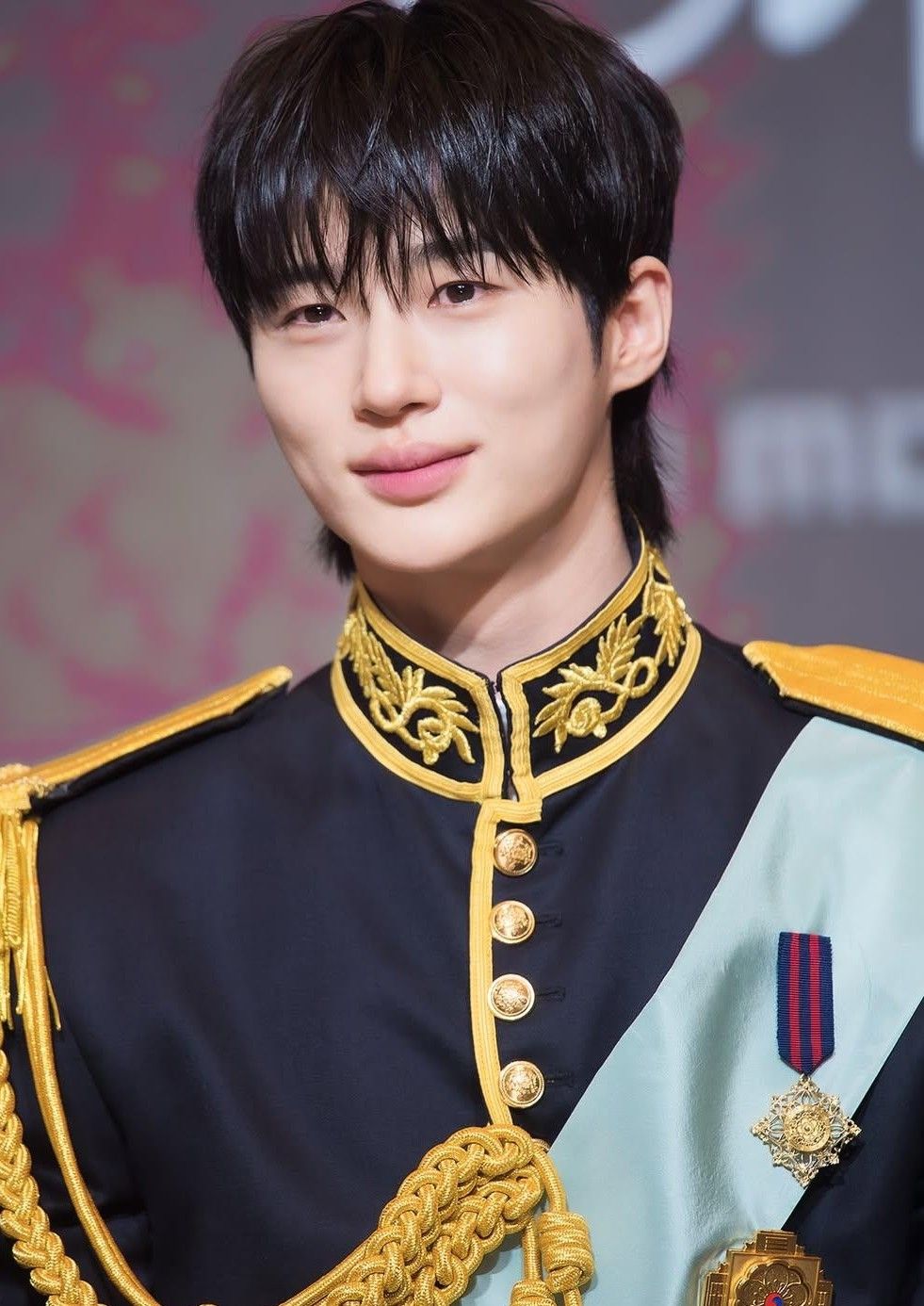 Behind-the-scenes cut of Byeon Wooseok