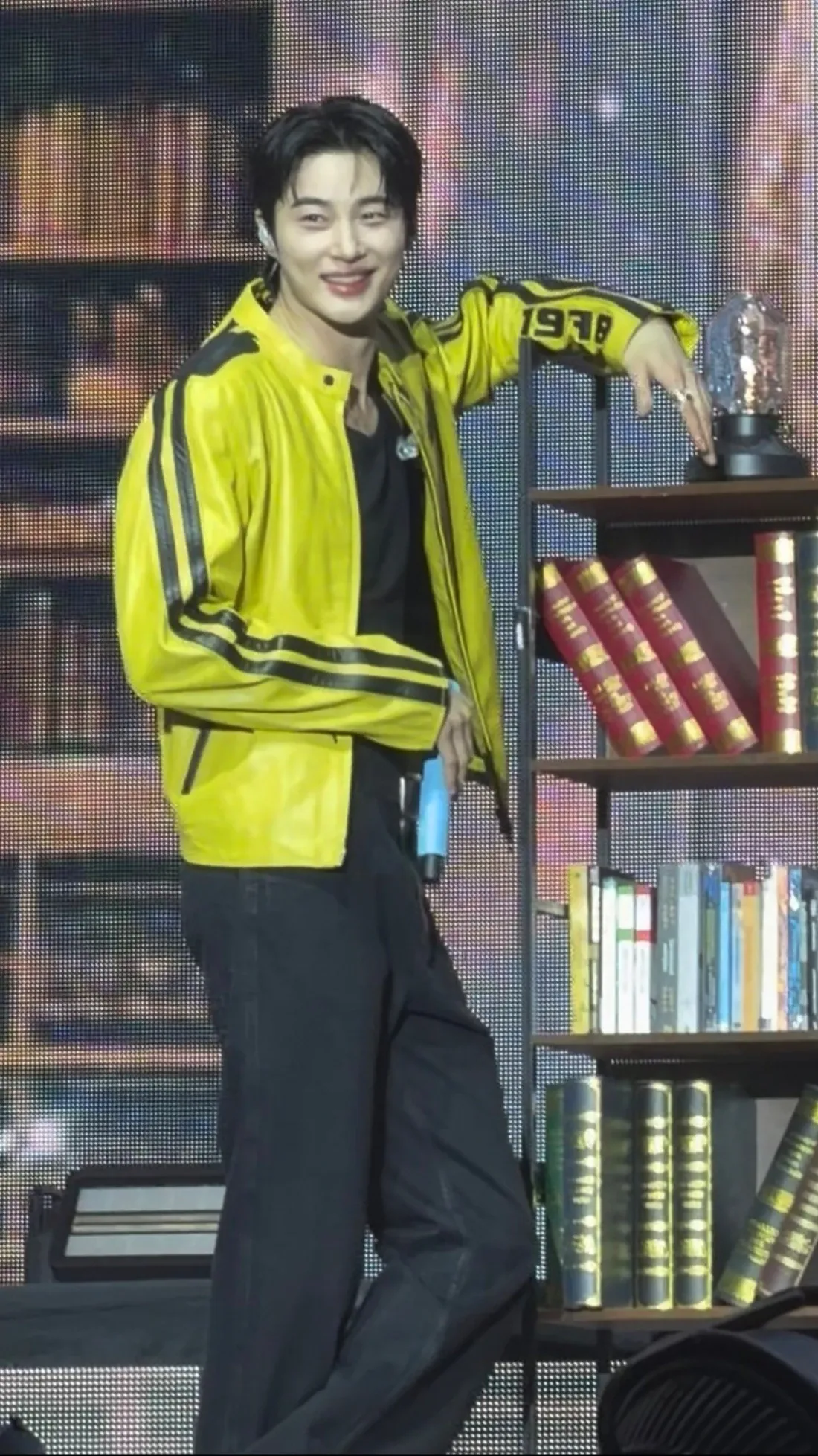 Today's popular wallpaper in Byeon Wooseok community