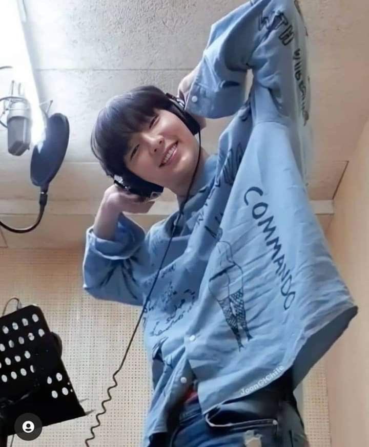 A moment captured by a fan of Lee Joongi