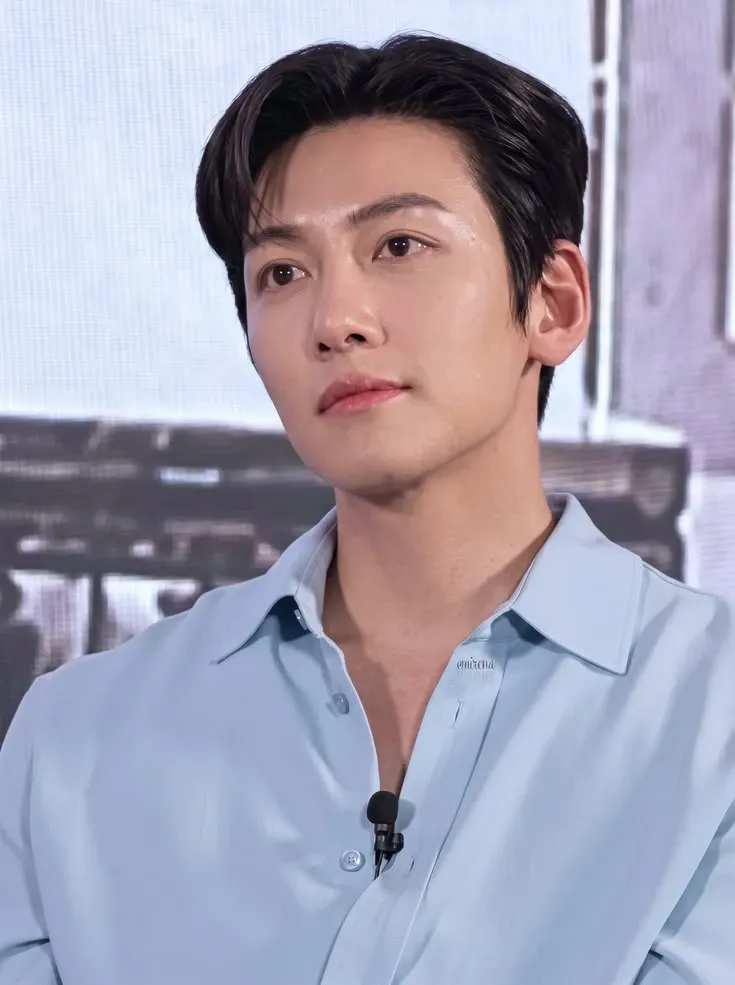 Behind-the-scenes cut of Ji Changwook
