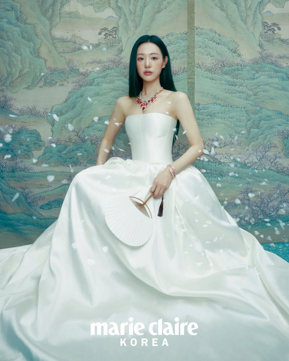Behind-the-scenes cut of Kim Jiwon