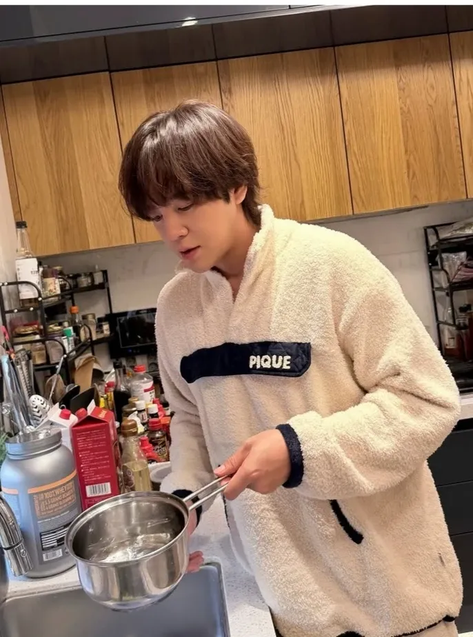 Behind-the-scenes cut of Jang Geunsuk
