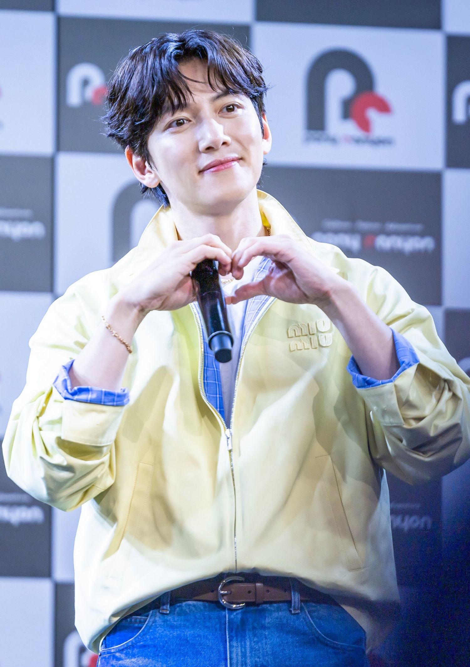 A moment captured by a fan of Ji Changwook