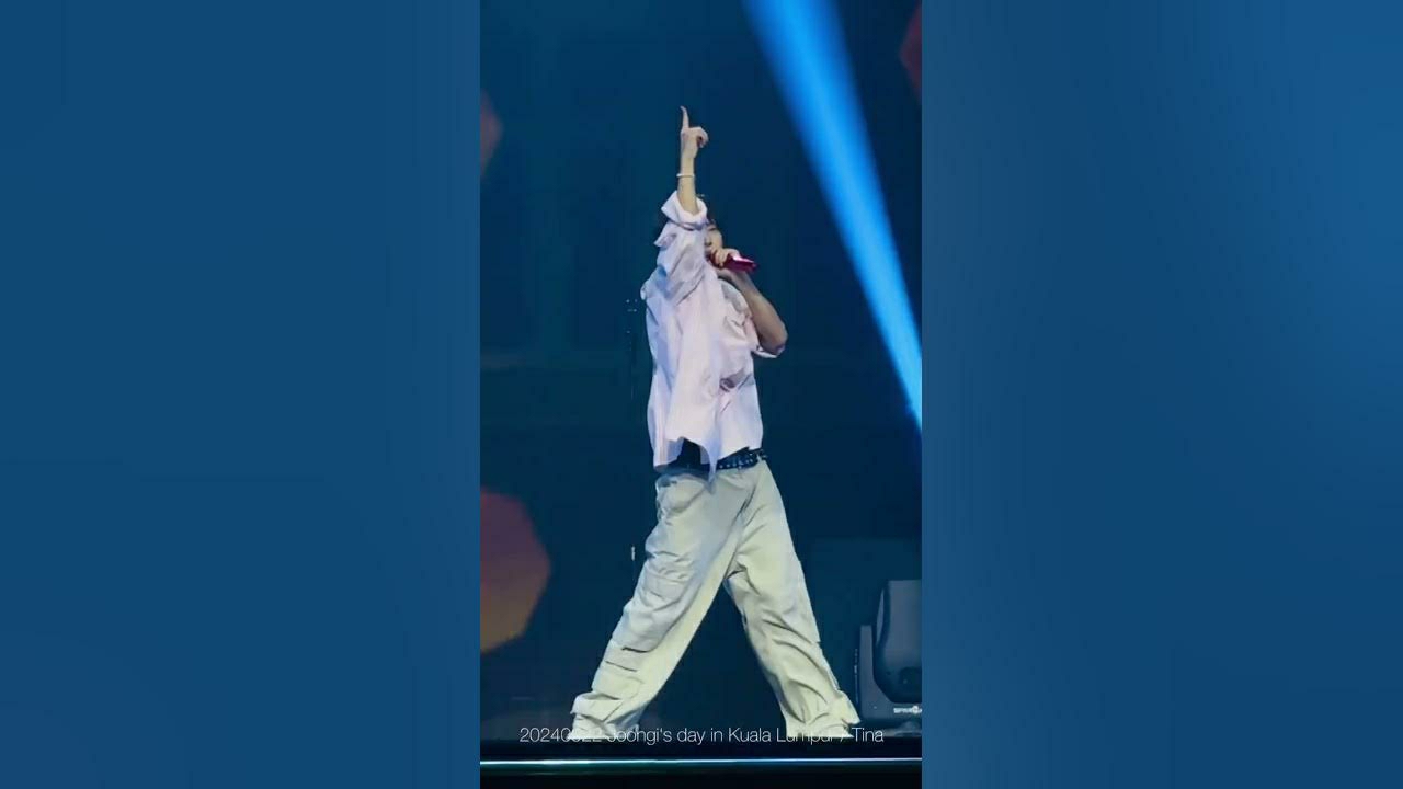 A moment captured by a fan of Lee Joongi