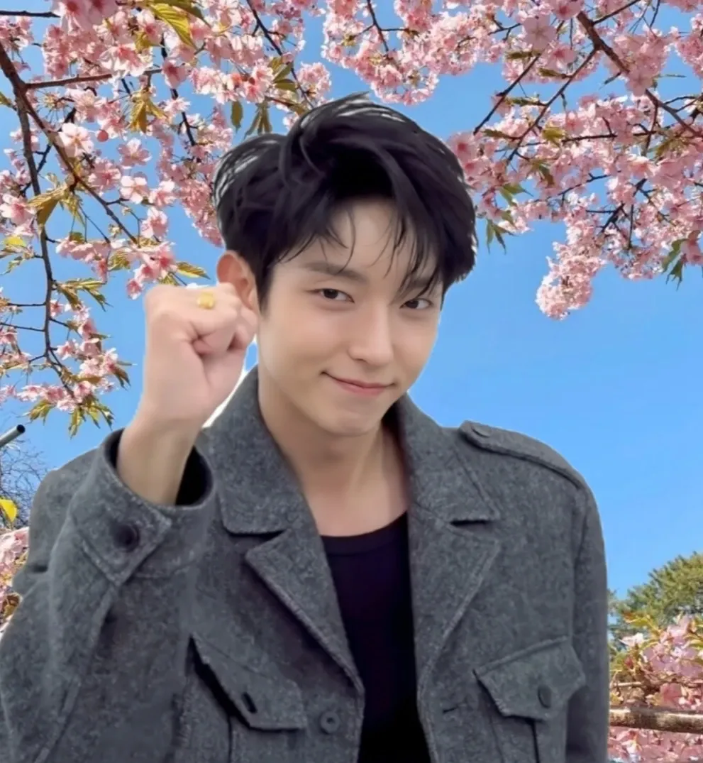 Recent activity shot of Lee Joongi