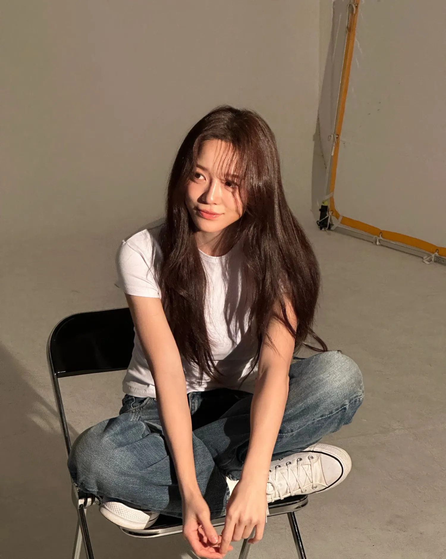 Behind-the-scenes cut of Kim Sejeong