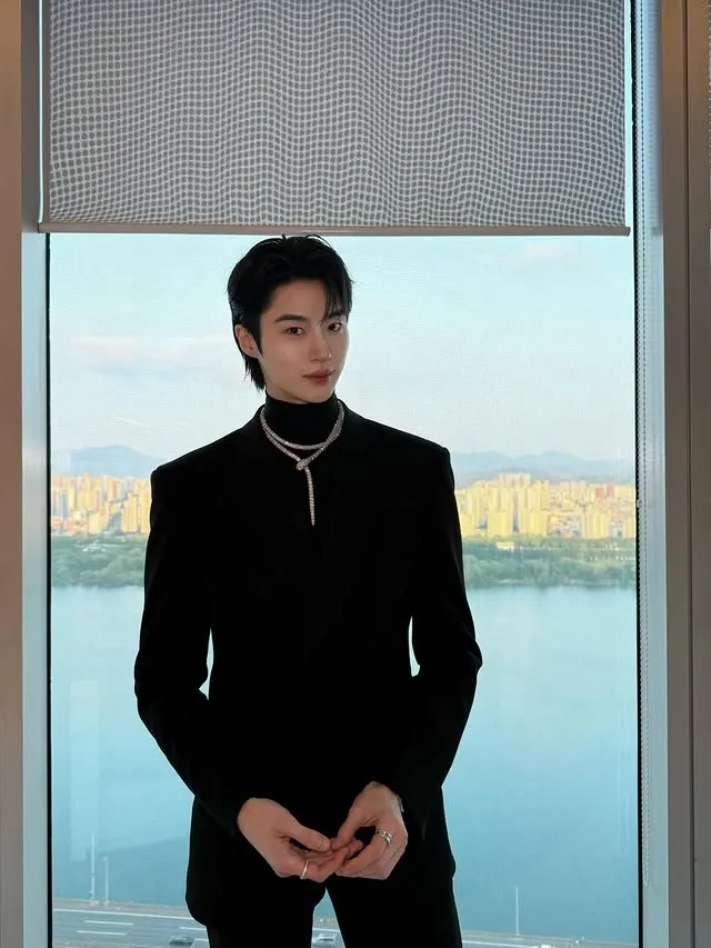 A moment captured by a fan of Byeon Wooseok