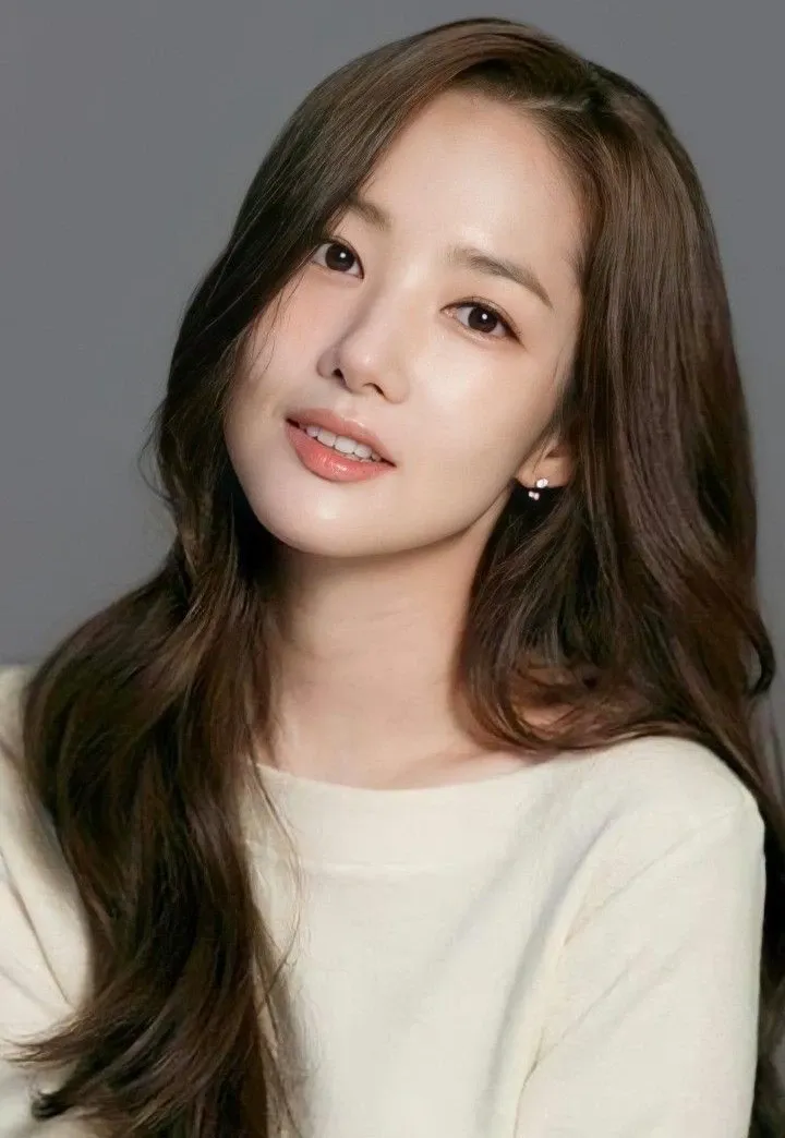 Latest photo of Park Minyoung