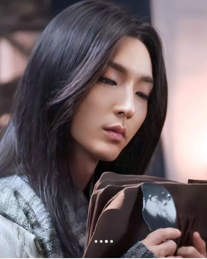 Recent activity shot of Lee Joongi