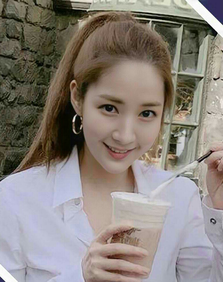 A moment captured by a fan of Park Minyoung