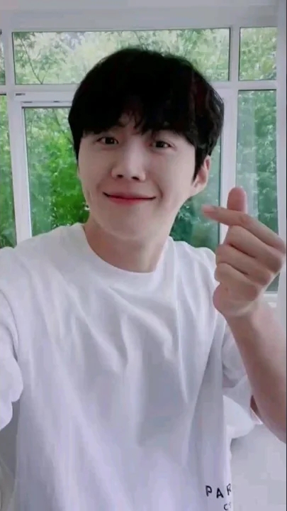 Latest photo of Kim Seonho