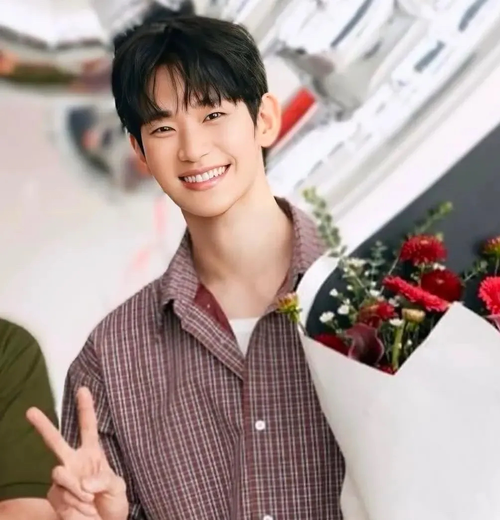 Recent activity shot of Kim Soohyun
